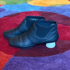 Camper Alright Black Ankle Boots with White Heel for Women. 🖤 🤍